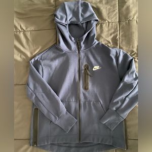 Womens Nike tech in size M
